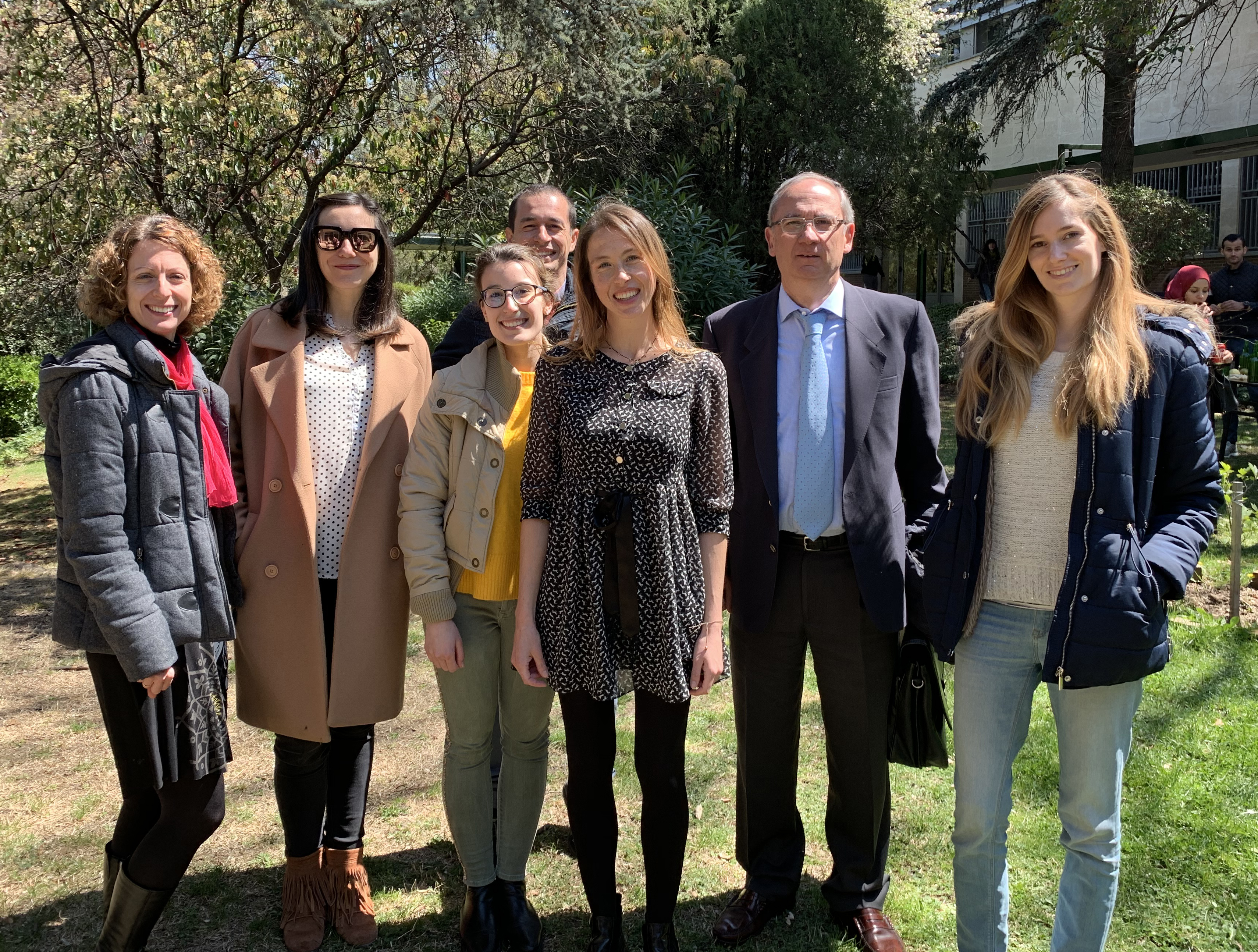 Muestran que los perfiles de expresión génica de organoides normales de colon y recto son muy similares