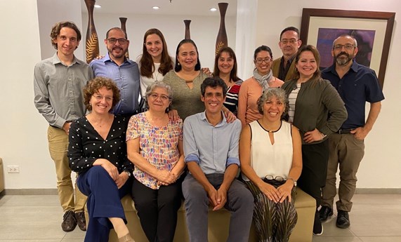 Equipos del CIBERINFEC y CIBERESP y la Organización Panamericana de la SALUD en la lucha contra el VIH pediátrico