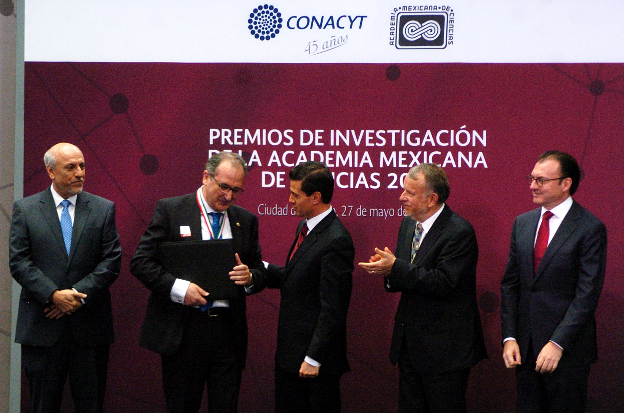 Andrés Moya, recibe el premio México de Ciencia y Tecnología 2015